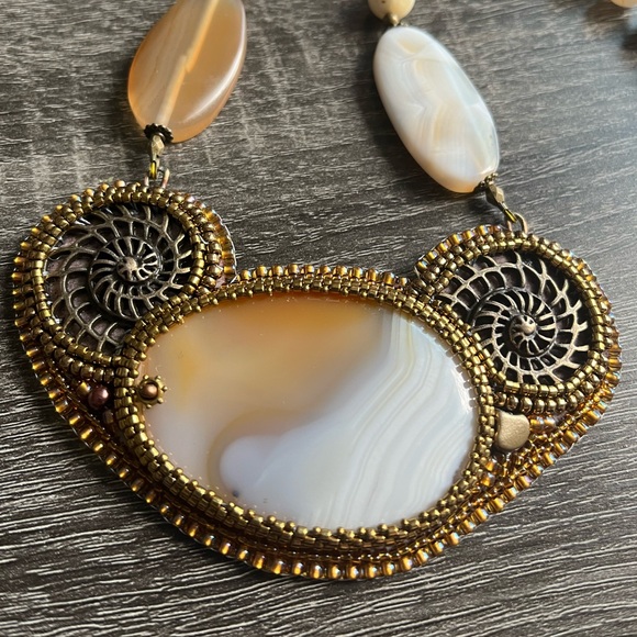 Embroidered agate necklace - Picture 4 of 4